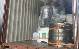 2套160kw鋸末顆粒機(jī)發(fā)往東南亞，生產(chǎn)線已裝車，準(zhǔn)備發(fā)貨